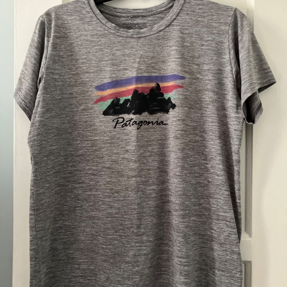 Patagonia yoga 2-Piece set Tshirt + Crops - Picture 5 of 12